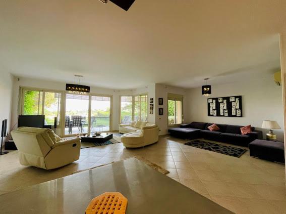 Вилла Spacious View 6 Bedrooms Einbay *