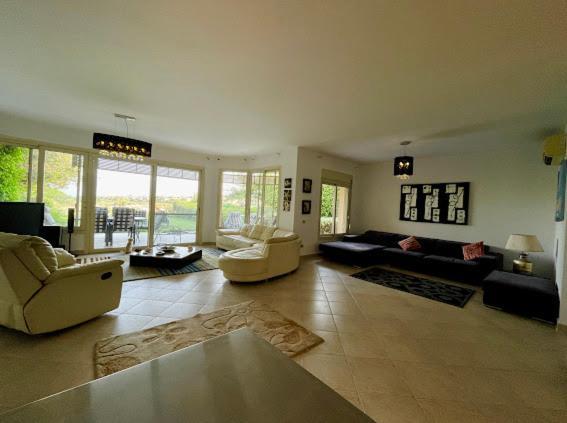Вилла Spacious View 6 Bedrooms Einbay Айн-Сохна