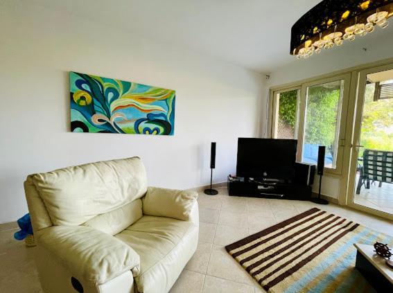 Spacious View 6 Bedrooms Einbay